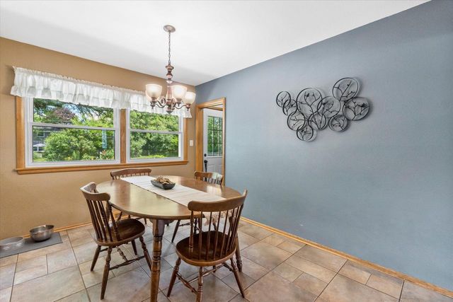 480 Rip Van Winkle DRIVE, Waukesha, WI 53186