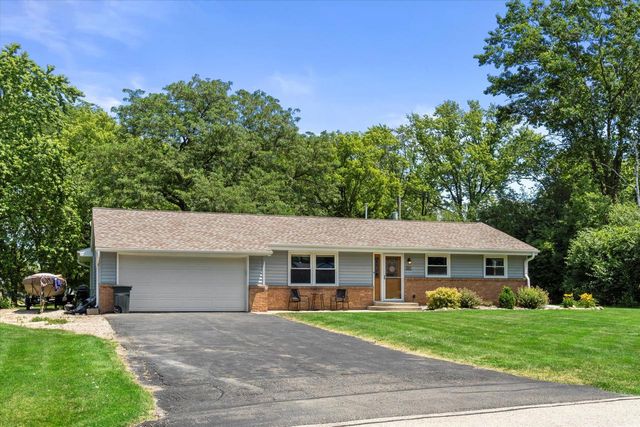 480 Rip Van Winkle DRIVE, Waukesha, WI 53186