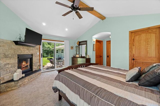 480 Rip Van Winkle DRIVE, Waukesha, WI 53186