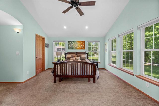 480 Rip Van Winkle DRIVE, Waukesha, WI 53186