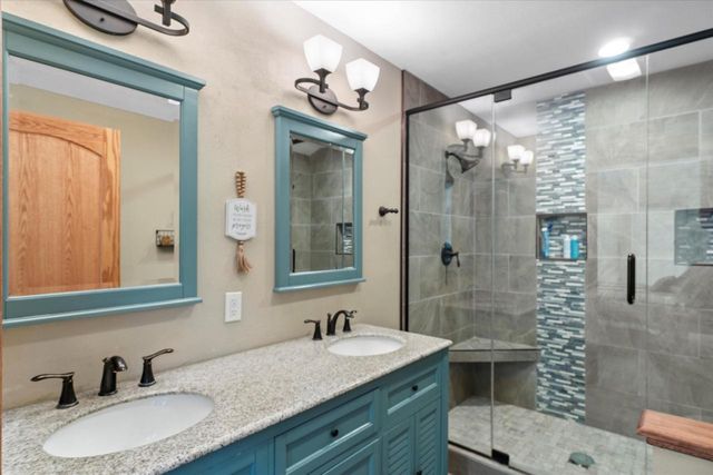 480 Rip Van Winkle DRIVE, Waukesha, WI 53186