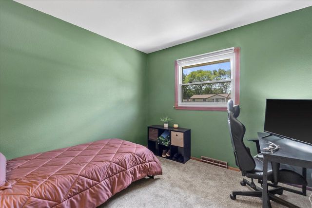 480 Rip Van Winkle DRIVE, Waukesha, WI 53186