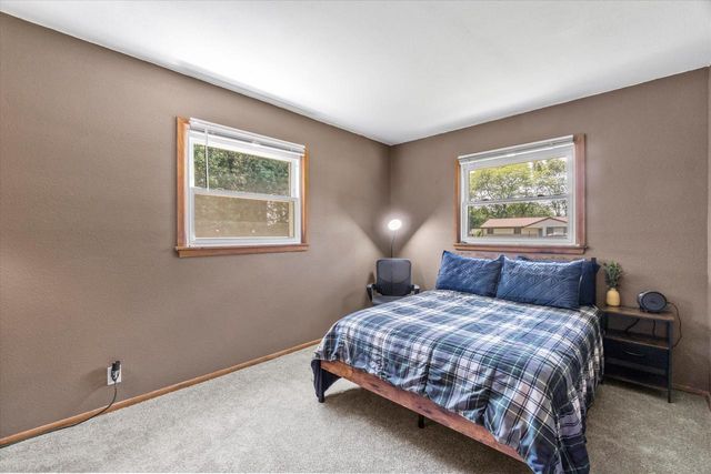 480 Rip Van Winkle DRIVE, Waukesha, WI 53186