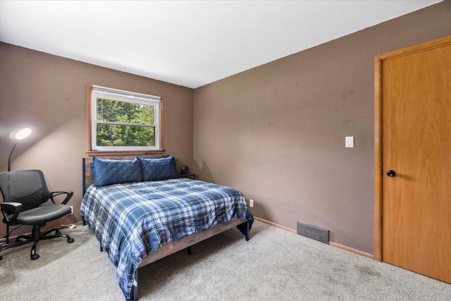 480 Rip Van Winkle DRIVE, Waukesha, WI 53186