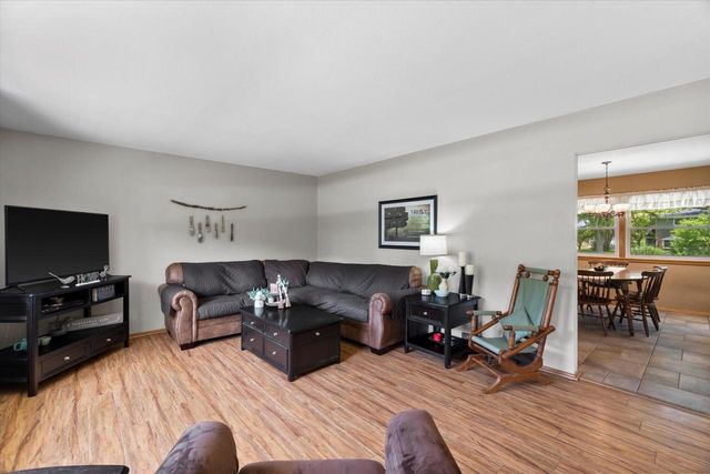 480 Rip Van Winkle DRIVE, Waukesha, WI 53186