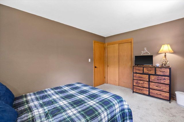 480 Rip Van Winkle DRIVE, Waukesha, WI 53186