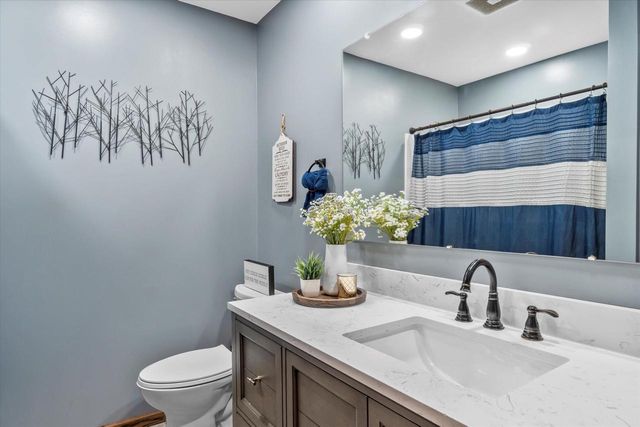 480 Rip Van Winkle DRIVE, Waukesha, WI 53186
