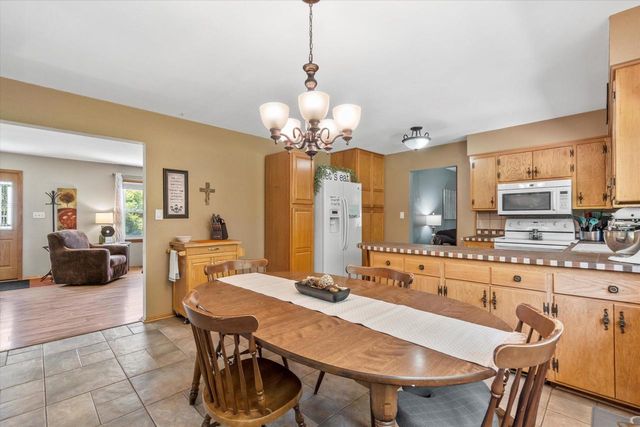 480 Rip Van Winkle DRIVE, Waukesha, WI 53186