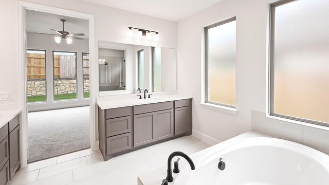 629 Bay Breeze DR, Kyle, TX 78640
