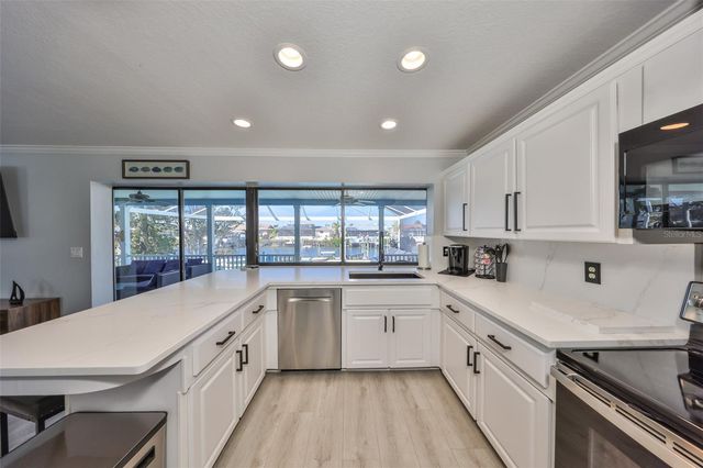 909 BIRDIE WAY, Apollo Beach, FL 33572