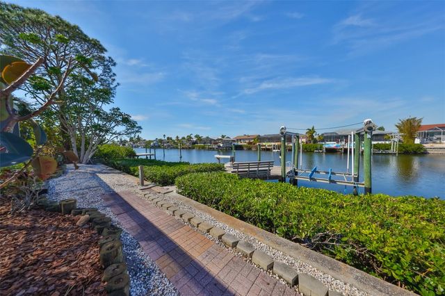 909 BIRDIE WAY, Apollo Beach, FL 33572