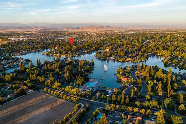 841 E Country View Circle, Fresno, CA 93730
