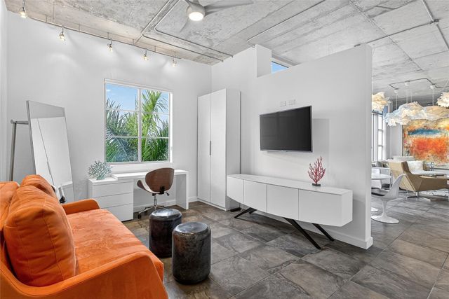 365 SE 6th Avenue 404, Delray Beach, FL 33483