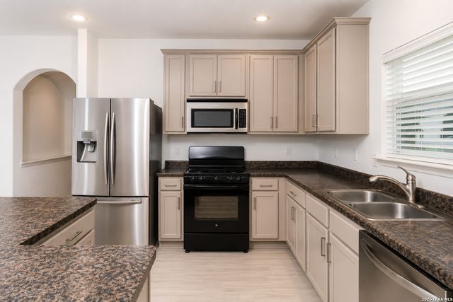 9718 Sun Ml, San Antonio, TX 78254