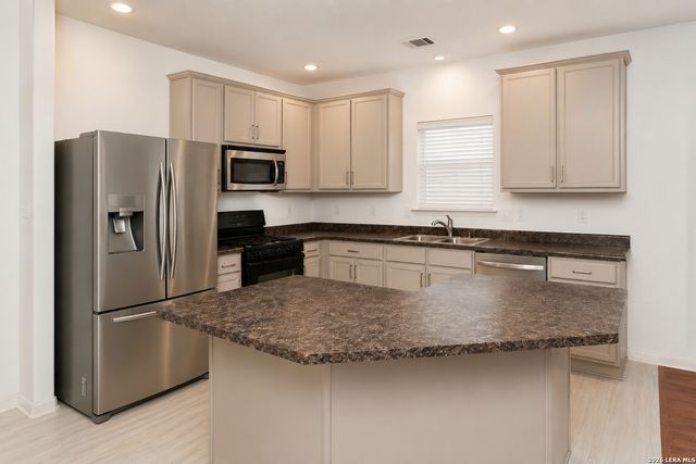 9718 Sun Ml, San Antonio, TX 78254