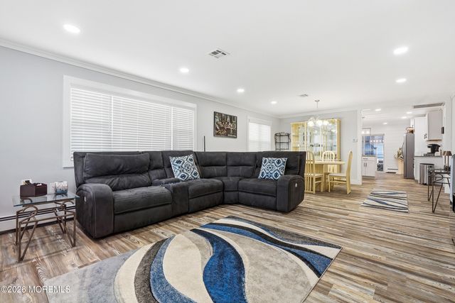 39 Chesterfield Lane, Toms River, NJ 08757
