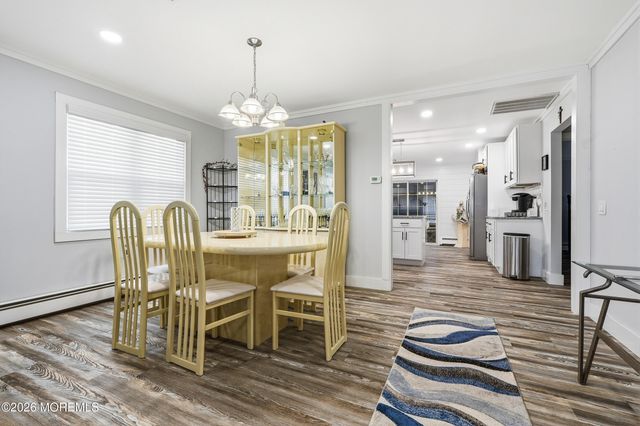39 Chesterfield Lane, Toms River, NJ 08757