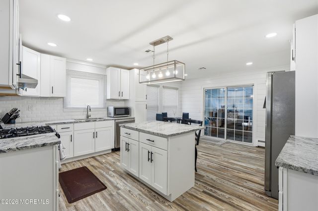 39 Chesterfield Lane, Toms River, NJ 08757