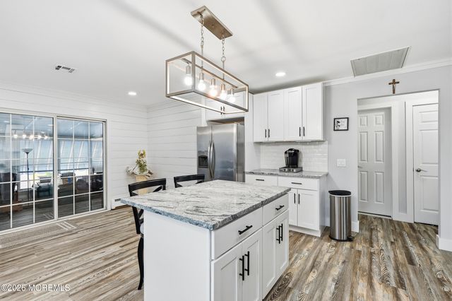 39 Chesterfield Lane, Toms River, NJ 08757