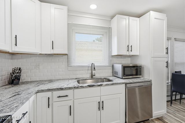 39 Chesterfield Lane, Toms River, NJ 08757