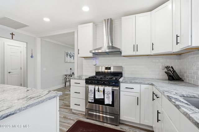 39 Chesterfield Lane, Toms River, NJ 08757