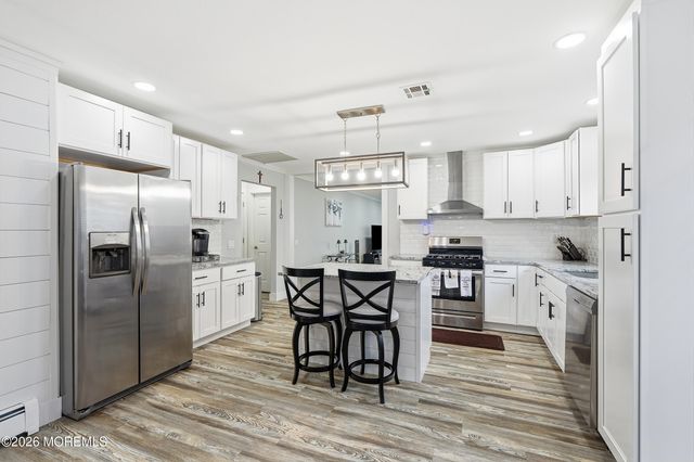 39 Chesterfield Lane, Toms River, NJ 08757
