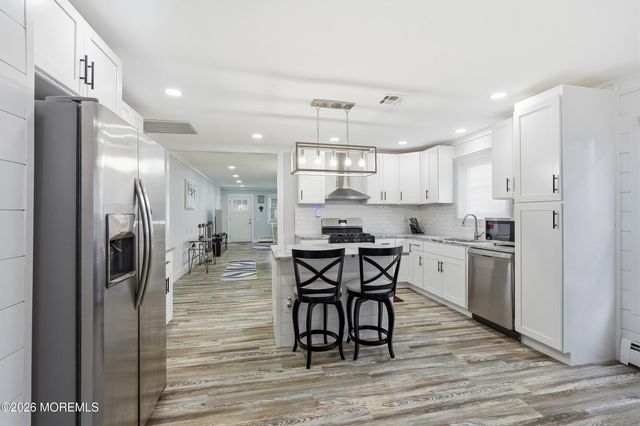 39 Chesterfield Lane, Toms River, NJ 08757