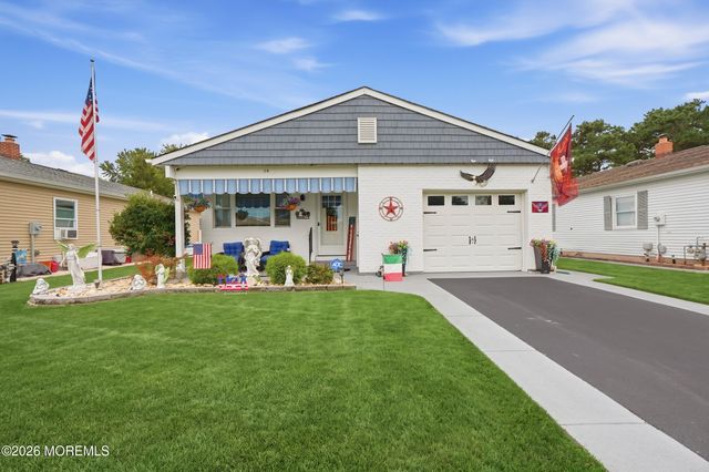 39 Chesterfield Lane, Toms River, NJ 08757