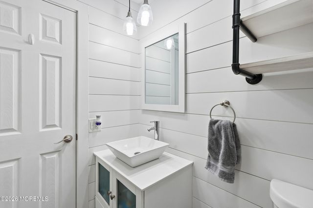 39 Chesterfield Lane, Toms River, NJ 08757