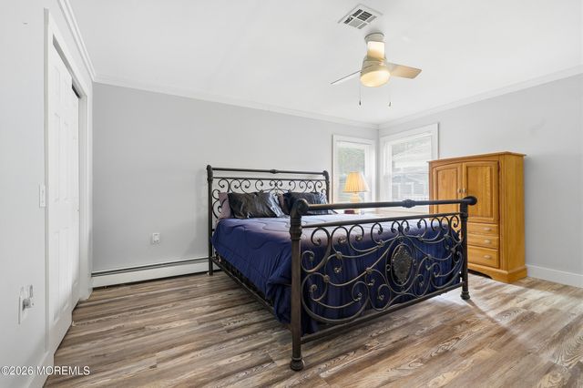 39 Chesterfield Lane, Toms River, NJ 08757