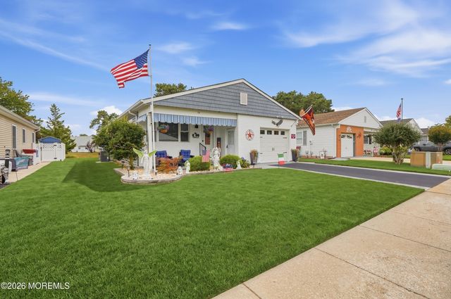 39 Chesterfield Lane, Toms River, NJ 08757