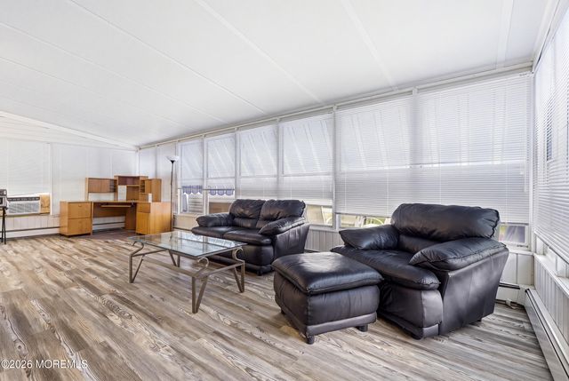 39 Chesterfield Lane, Toms River, NJ 08757