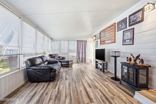 39 Chesterfield Lane, Toms River, NJ 08757