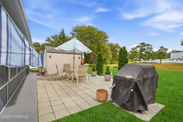 39 Chesterfield Lane, Toms River, NJ 08757