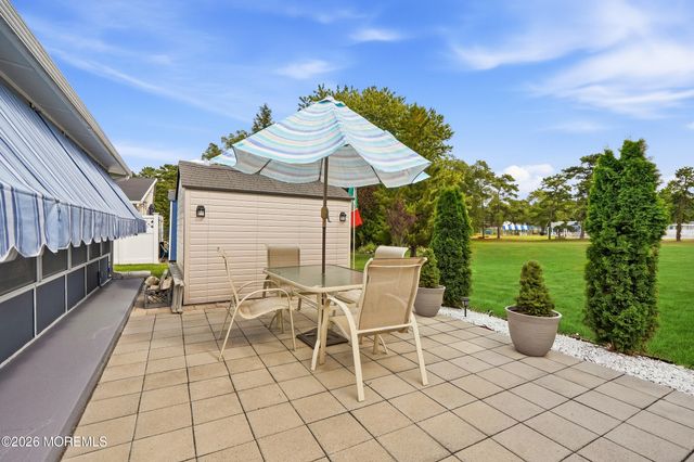 39 Chesterfield Lane, Toms River, NJ 08757