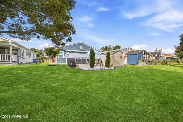 39 Chesterfield Lane, Toms River, NJ 08757