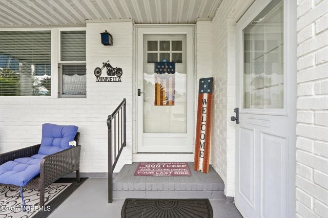 39 Chesterfield Lane, Toms River, NJ 08757