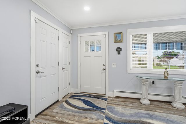 39 Chesterfield Lane, Toms River, NJ 08757
