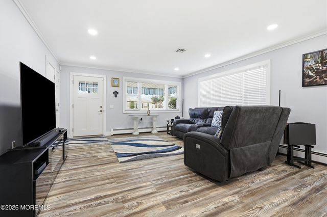 39 Chesterfield Lane, Toms River, NJ 08757