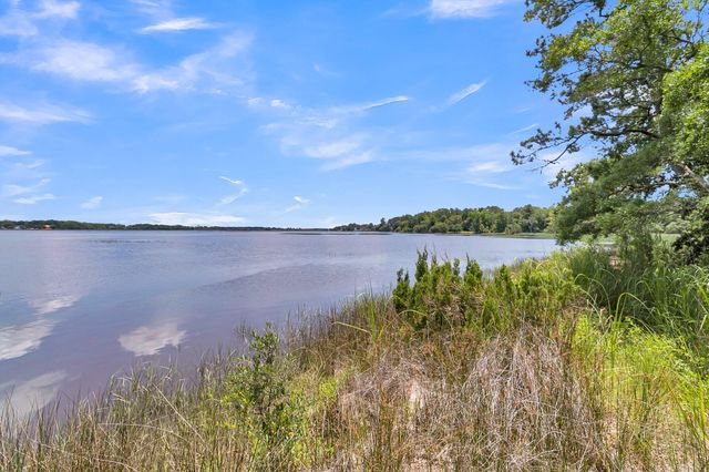 94 Lady Banks Lane, Hollywood, SC 29470