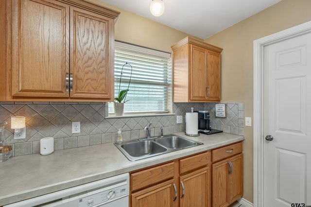 20081 Bluegrass Circle, Flint, TX 75762