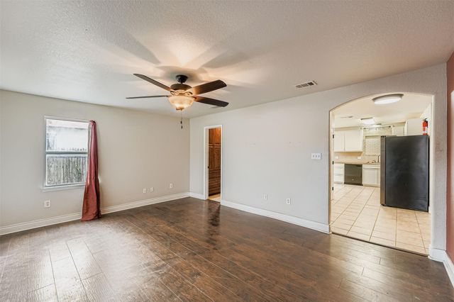 304 S Main ST, Elgin, TX 78621