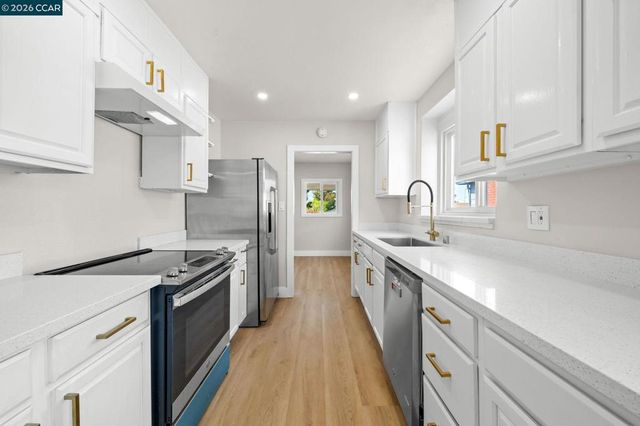 9814 Springfield St, Oakland, CA 94603