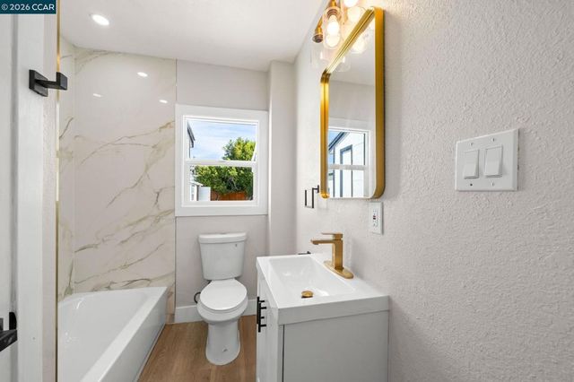 9814 Springfield St, Oakland, CA 94603