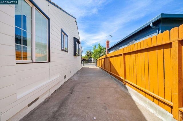 9814 Springfield St, Oakland, CA 94603