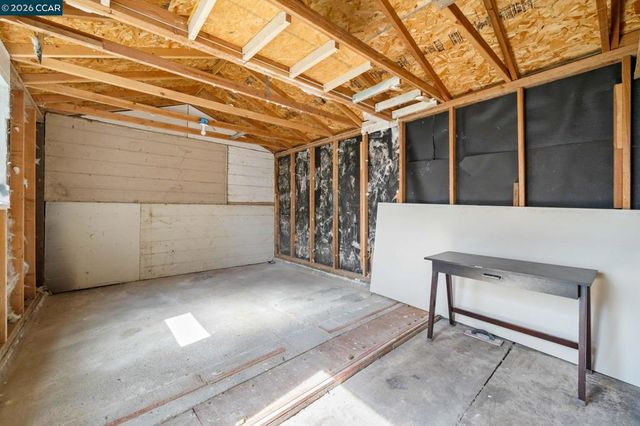 9814 Springfield St, Oakland, CA 94603