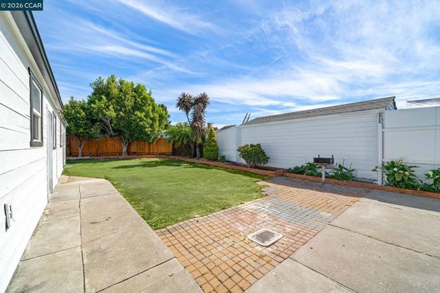 9814 Springfield St, Oakland, CA 94603