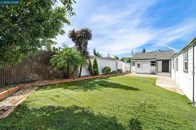 9814 Springfield St, Oakland, CA 94603