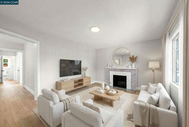 9814 Springfield St, Oakland, CA 94603