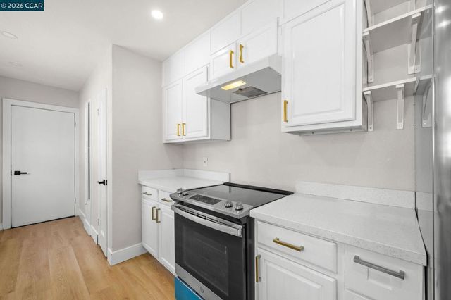 9814 Springfield St, Oakland, CA 94603